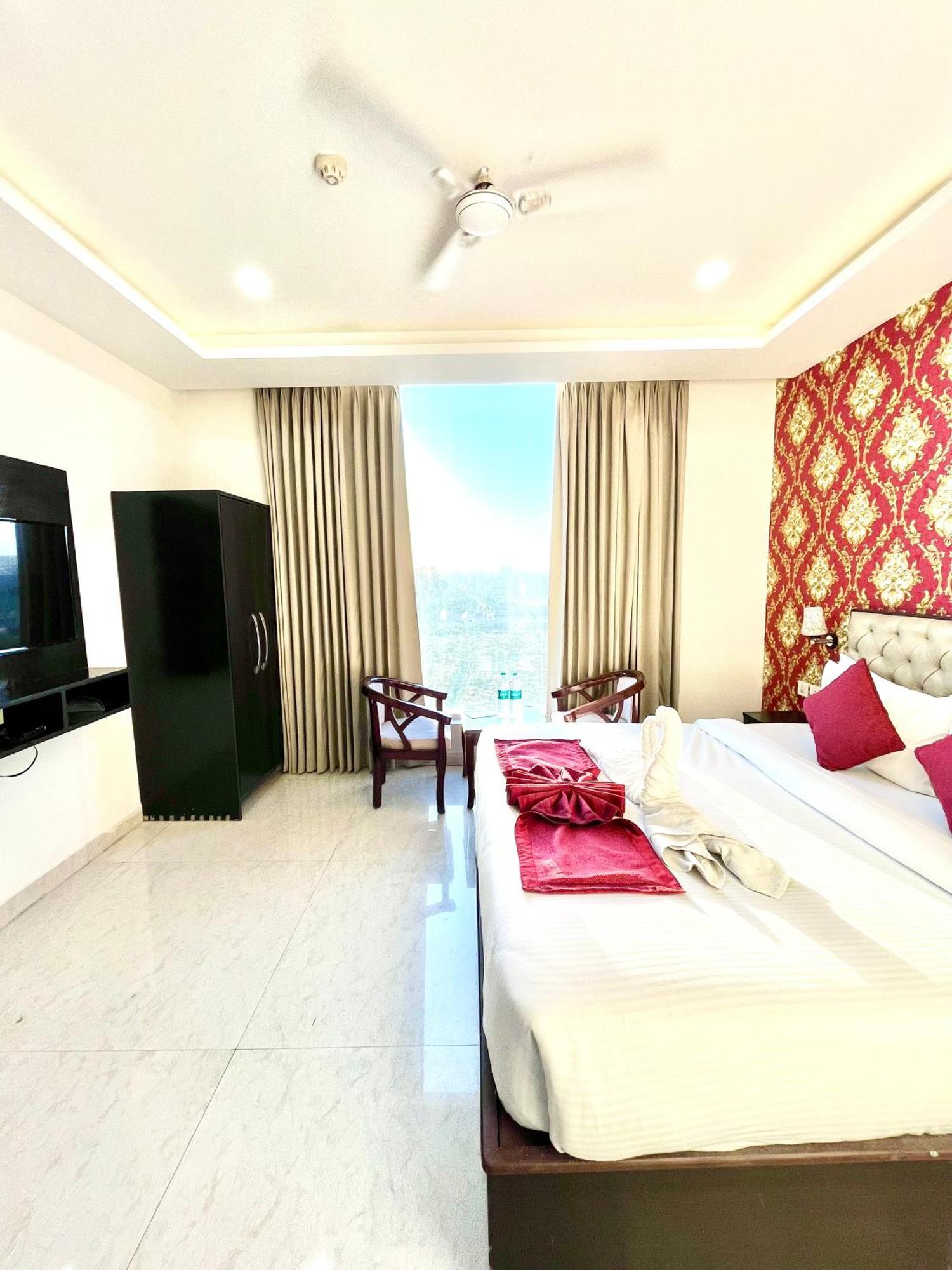 Hotel Northview Park By Lycoris !! Top Rated & Most Awarded Property In Tricity Zirakpur エクステリア 写真